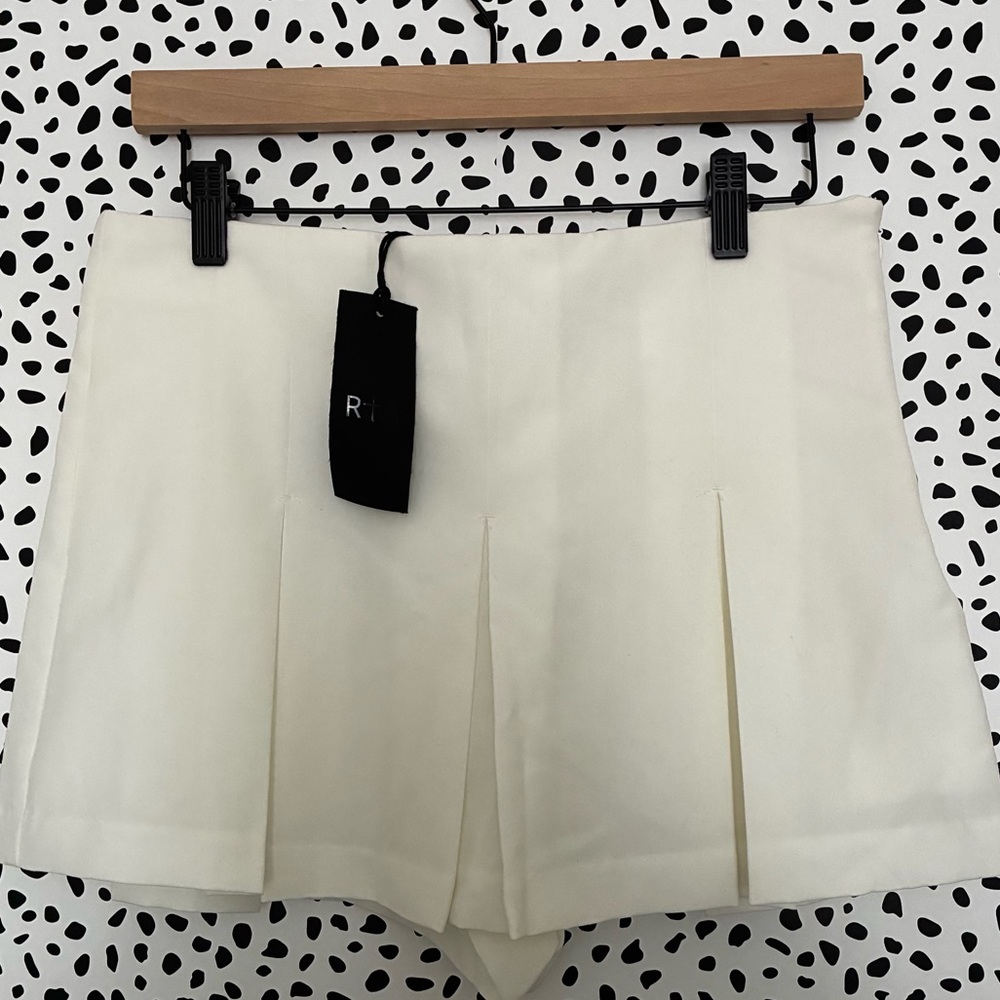 RtA NWT white mini skirt skort size medium poly/viscose/silk side zip lined